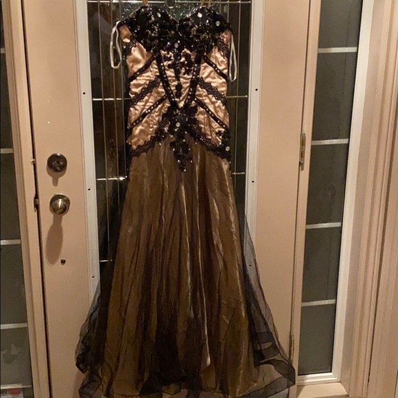 Dress - Picture 1 of 4